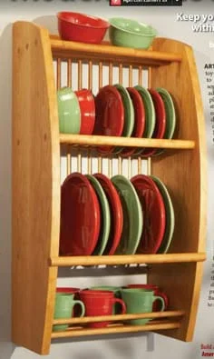 Estantería de madera para platos cocina